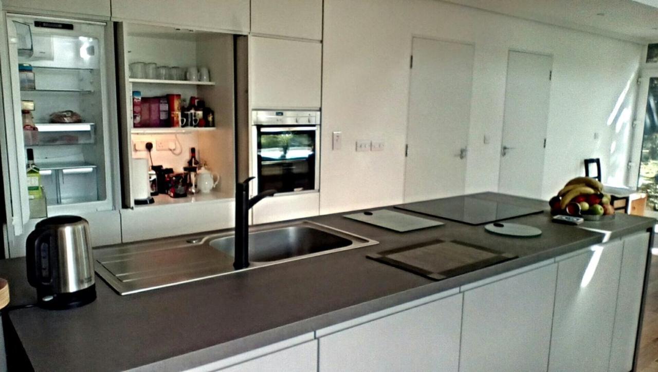 Spacious Contemporary Chalet Type Apartment. Голуей Екстериор снимка